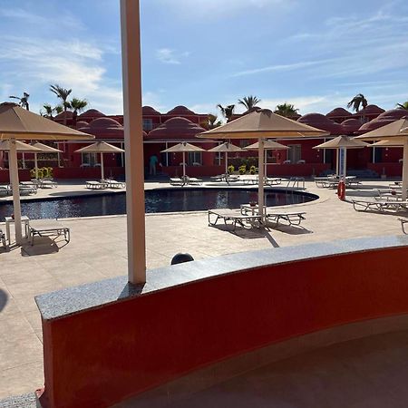 Pickalbatros Laguna Club Resort Sharm El Sheikh 外观 照片 The pool at the hotel