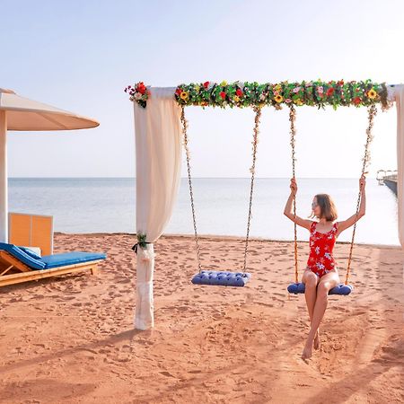 Pickalbatros Laguna Club Resort Sharm El Sheikh 外观 照片 A swing at the beach
