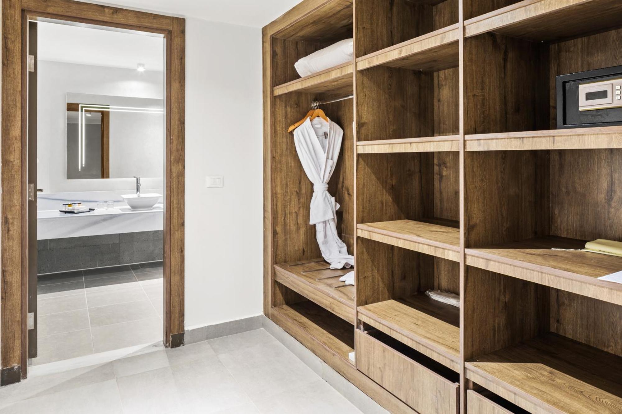 Pickalbatros Laguna Club Resort Sharm El Sheikh 外观 照片 A walk-in closet