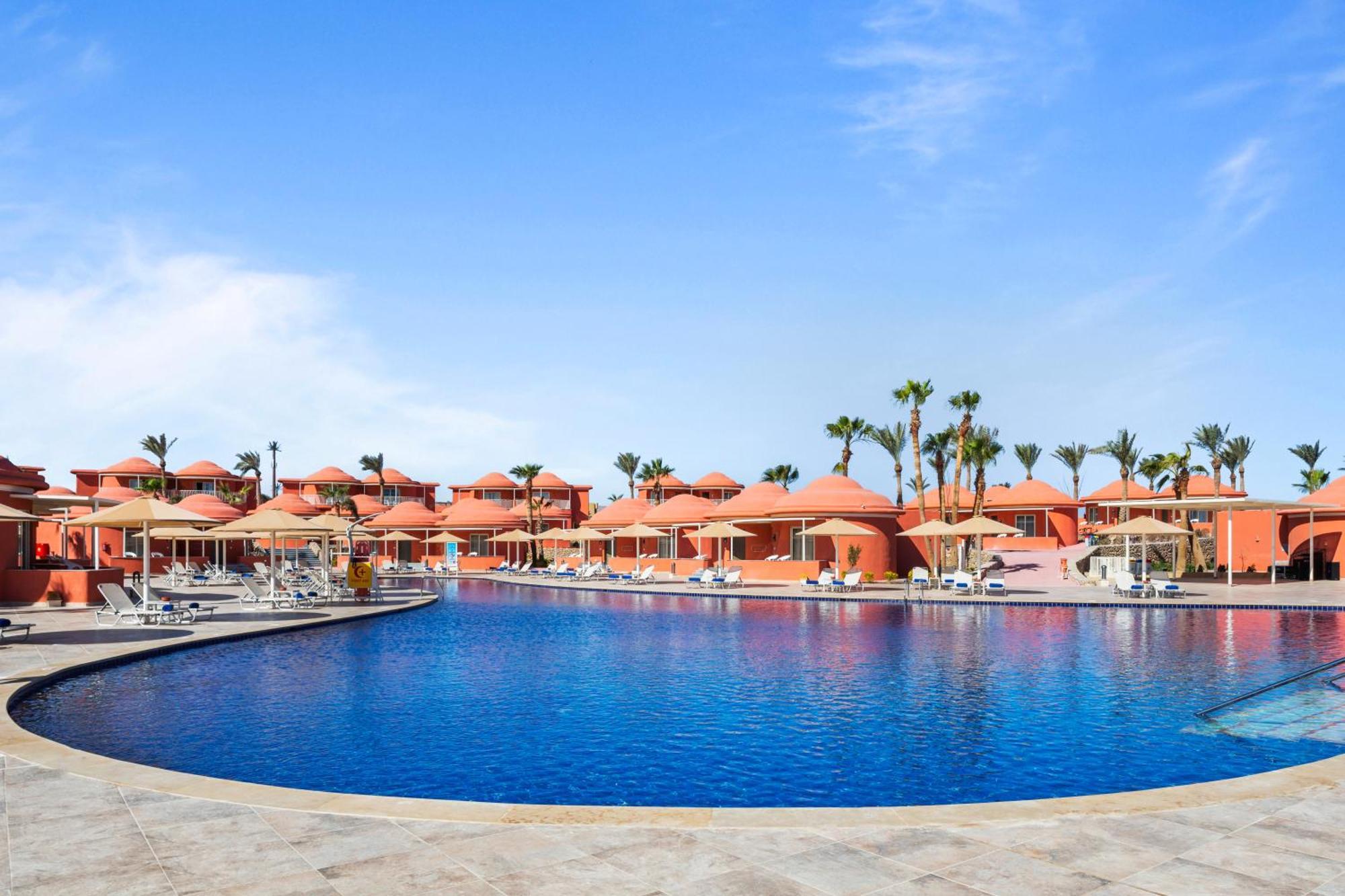 Pickalbatros Laguna Club Resort Sharm El Sheikh 外观 照片 The swimming pool at the Iberostar Grand Hotel