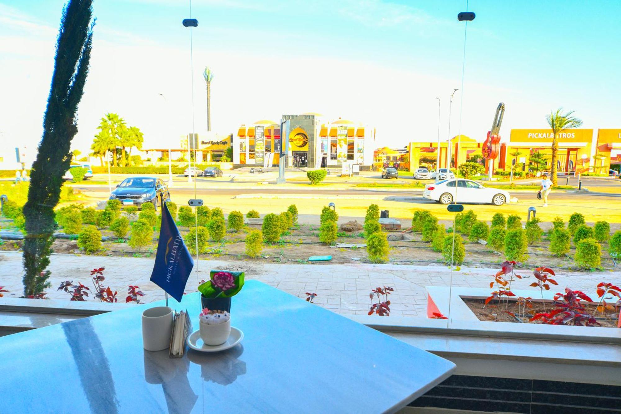 Pickalbatros Laguna Club Resort Sharm El Sheikh 外观 照片 View of the shopping centre from the café