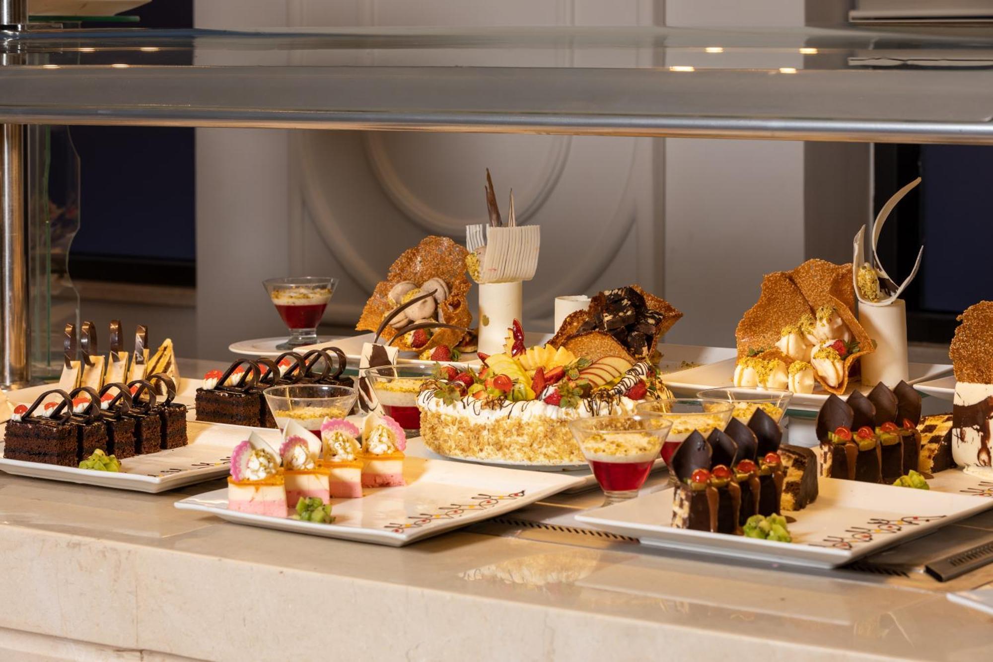 Pickalbatros Laguna Club Resort Sharm El Sheikh 外观 照片 A dessert buffet